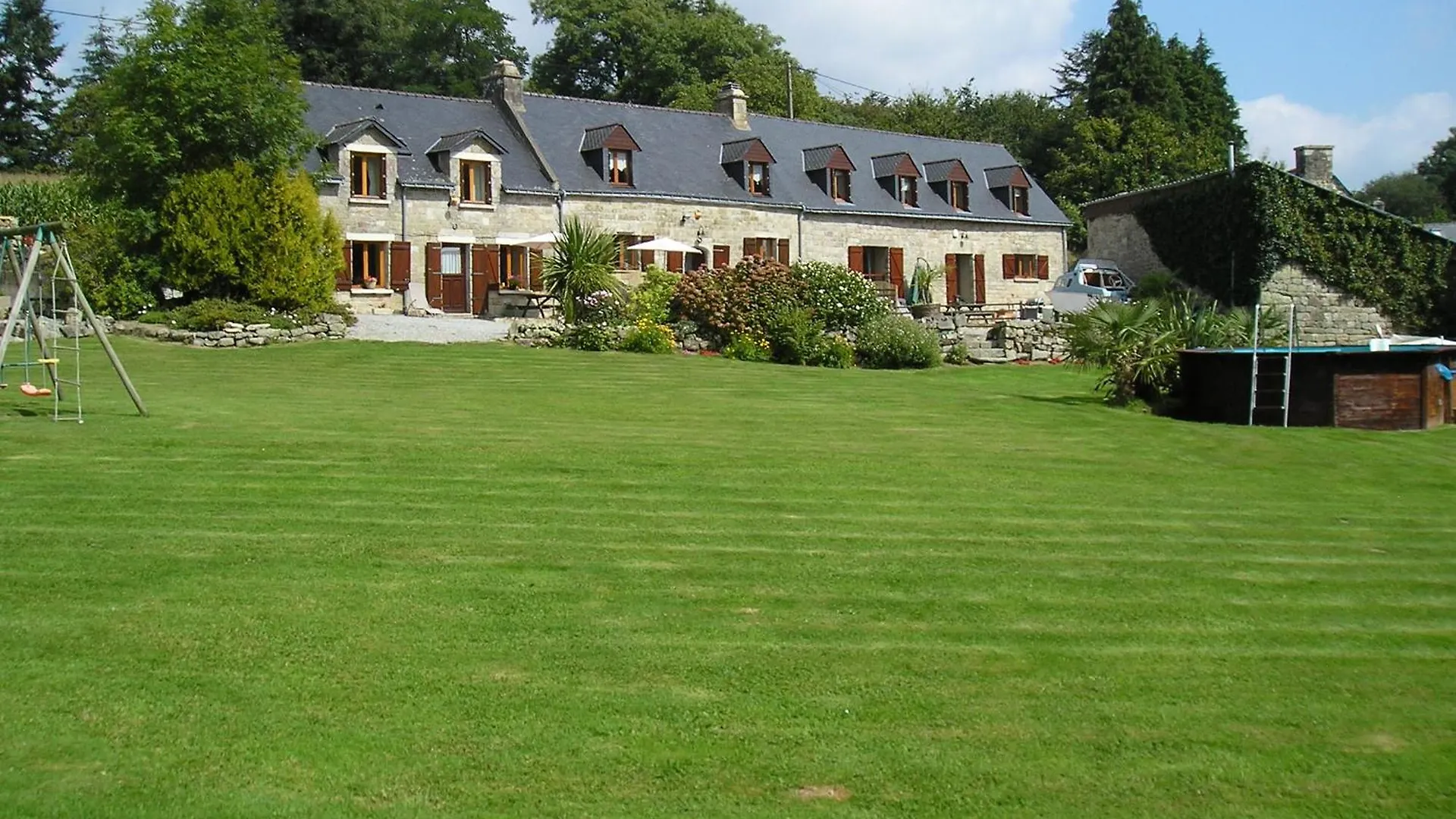 Ty Job Villa Langoelan